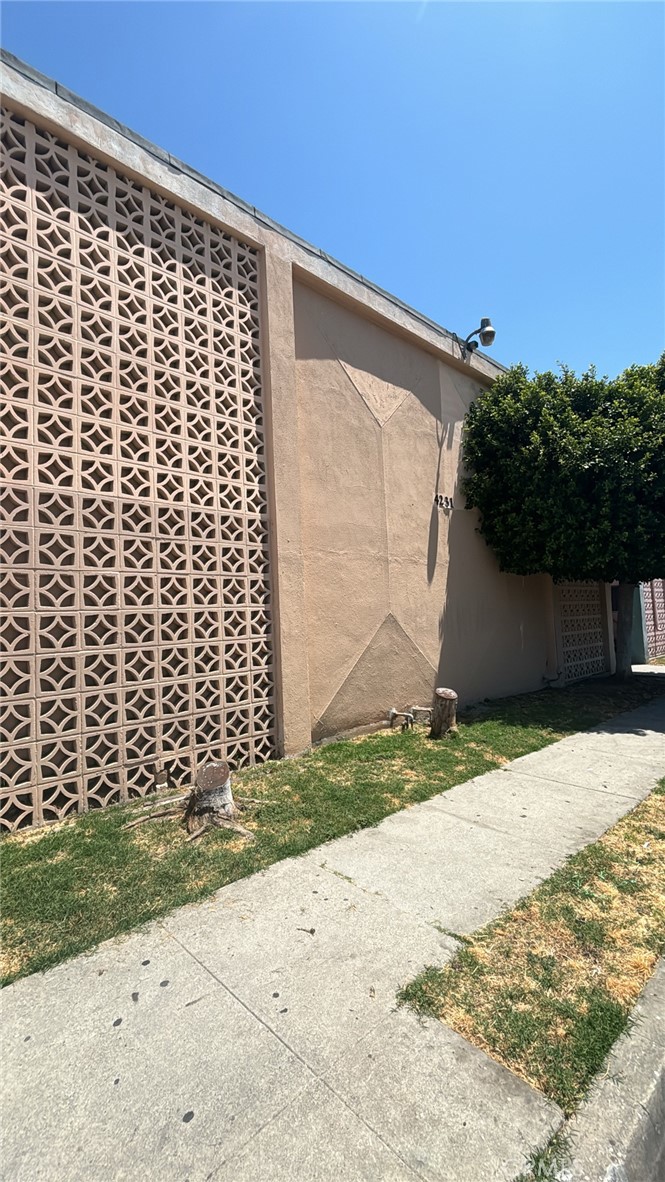 4231 Walnut Street Property Photo