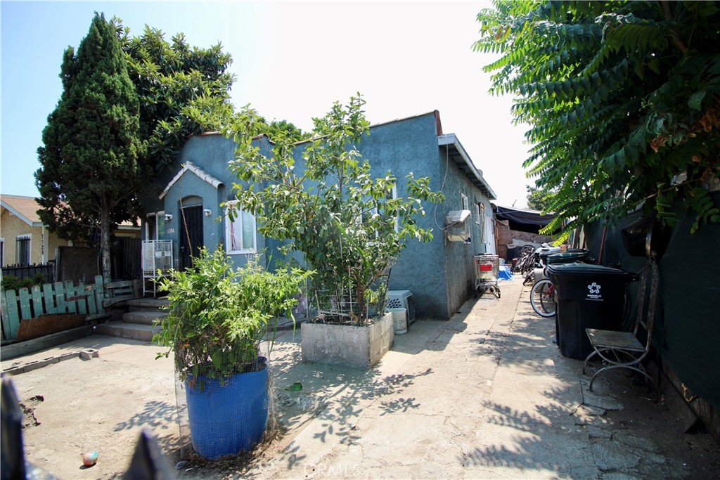 1124 E 76th Place Property Photo 1