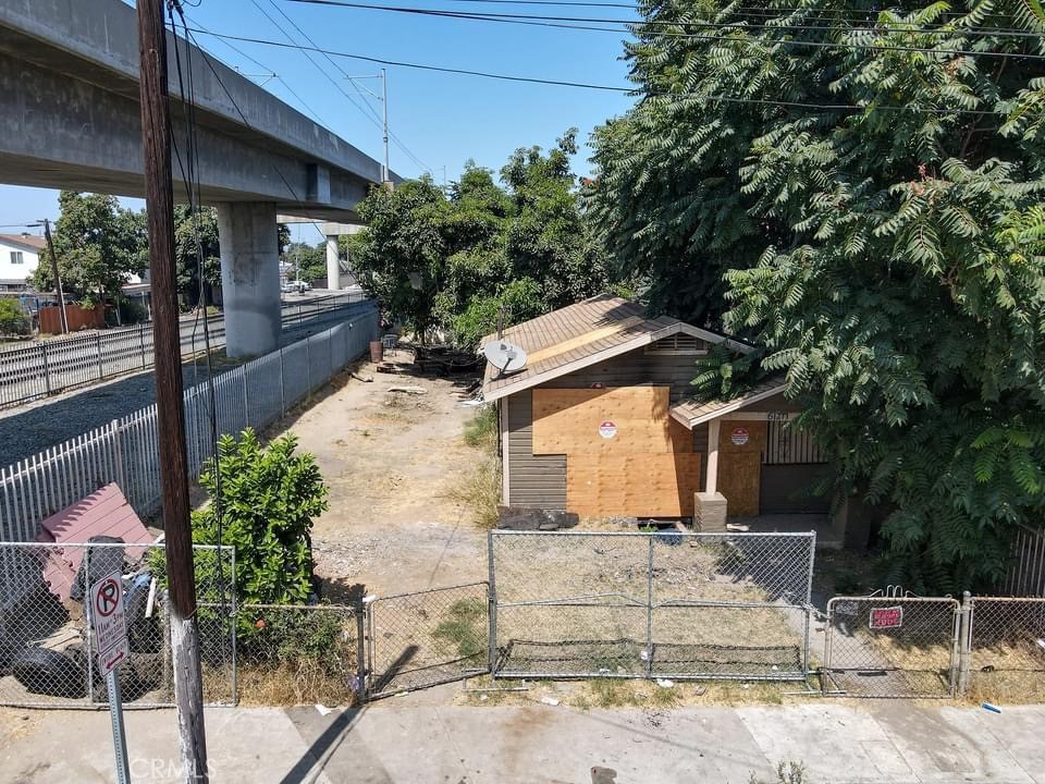 1703 E 61st Street Property Photo 1
