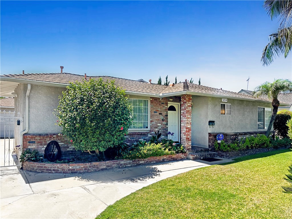 9254 Appleby Street Property Photo 3