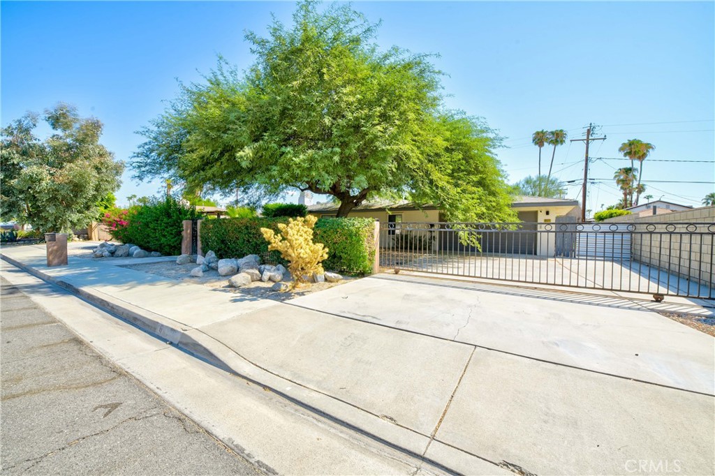 642 S Mountain View Drive Property Photo 3
