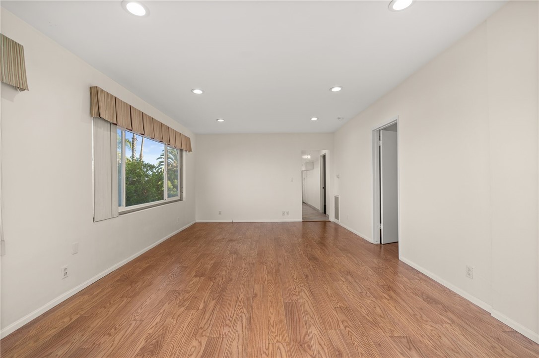 661 W 26th Street Property Photo 6