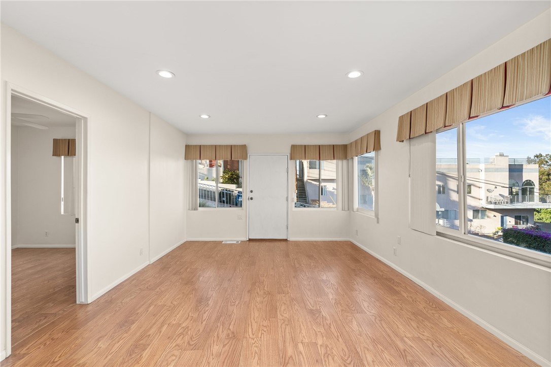 661 W 26th Street Property Photo 10