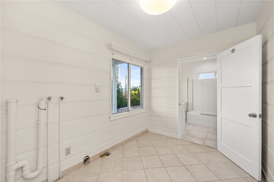 661 W 26th Street Property Photo 16