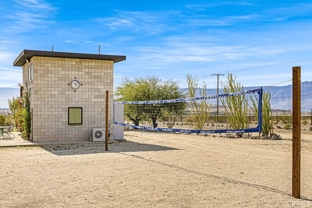 73100 Lyons Boulevard Property Photo 17