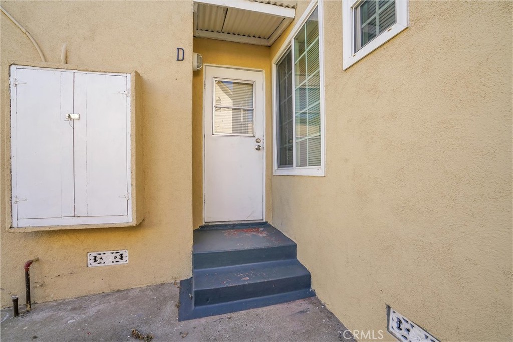 7716 California Avenue Property Photo 7