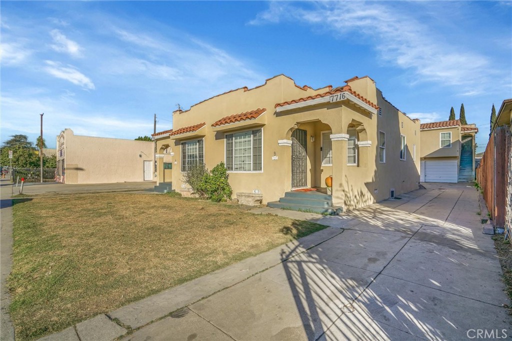 7716 California Avenue Property Photo 8