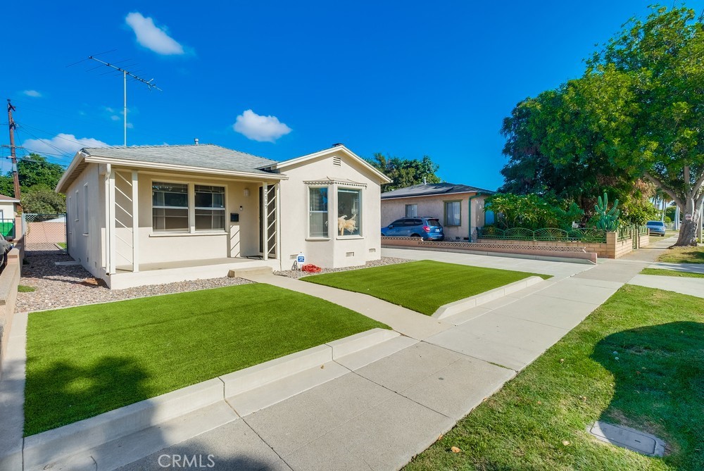 2709 E Van Buren Street Property Photo 1