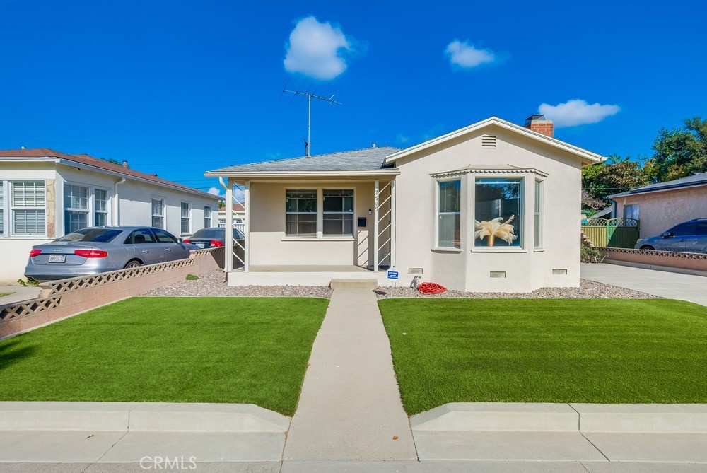 2709 E Van Buren Street Property Photo 2