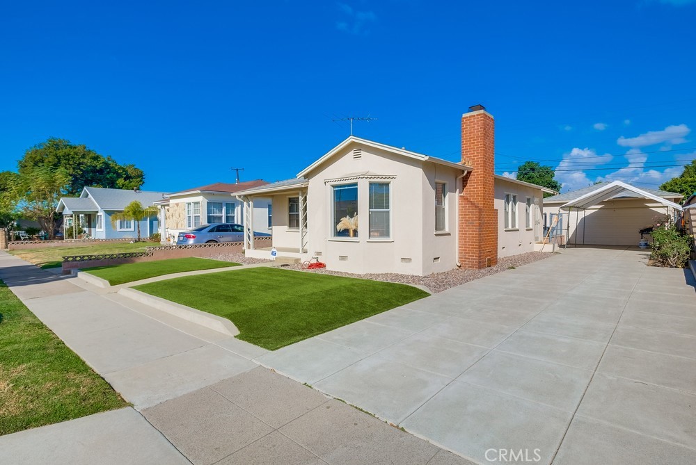 2709 E Van Buren Street Property Photo 3