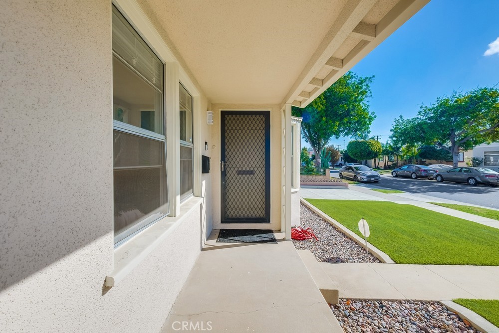 2709 E Van Buren Street Property Photo 4