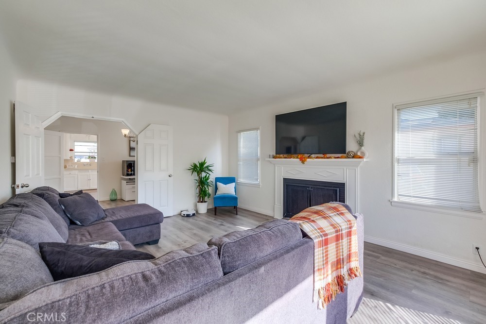 2709 E Van Buren Street Property Photo 5