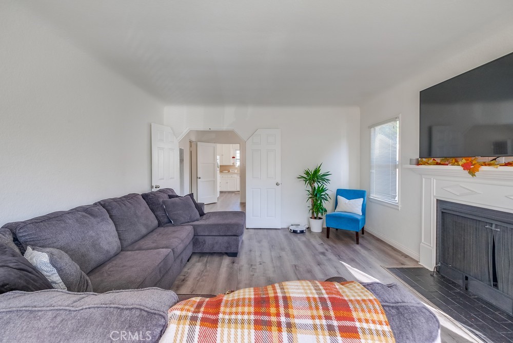 2709 E Van Buren Street Property Photo 6