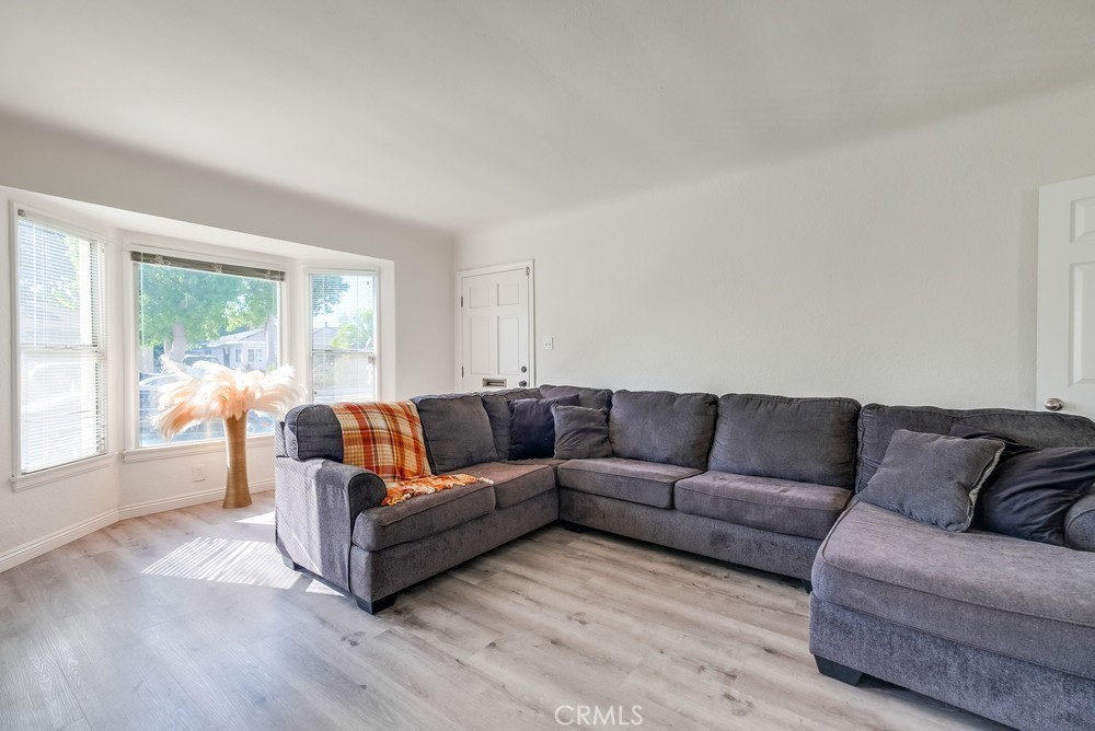 2709 E Van Buren Street Property Photo 8