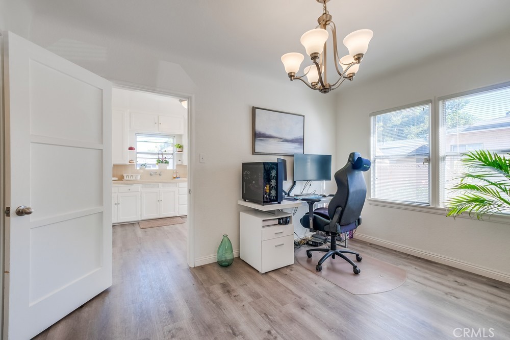 2709 E Van Buren Street Property Photo 11