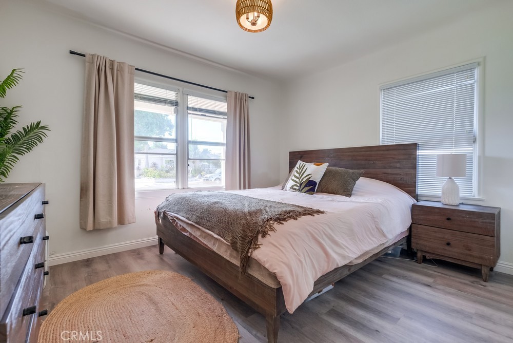 2709 E Van Buren Street Property Photo 25