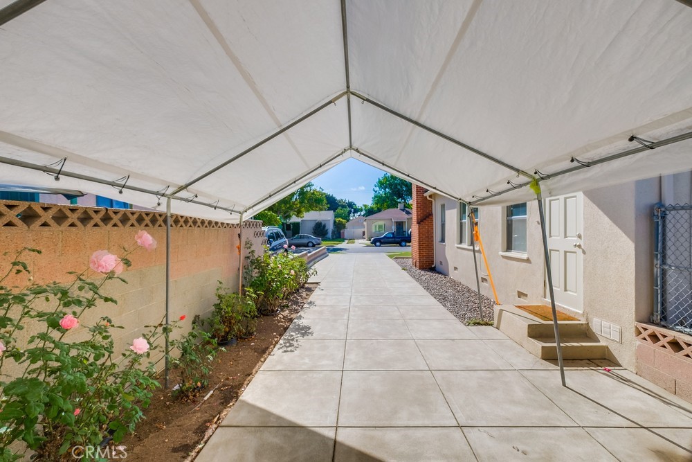 2709 E Van Buren Street Property Photo 36