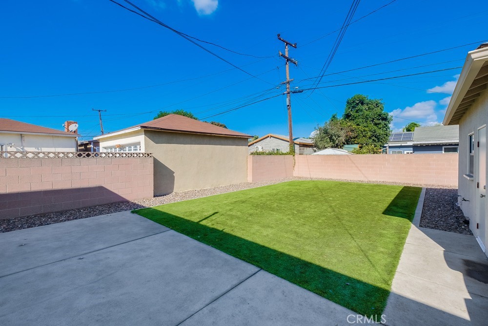 2709 E Van Buren Street Property Photo 38