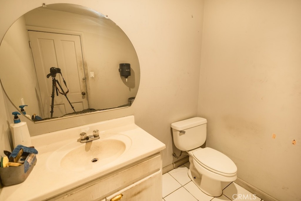 1335 S La Brea Avenue Property Photo 7