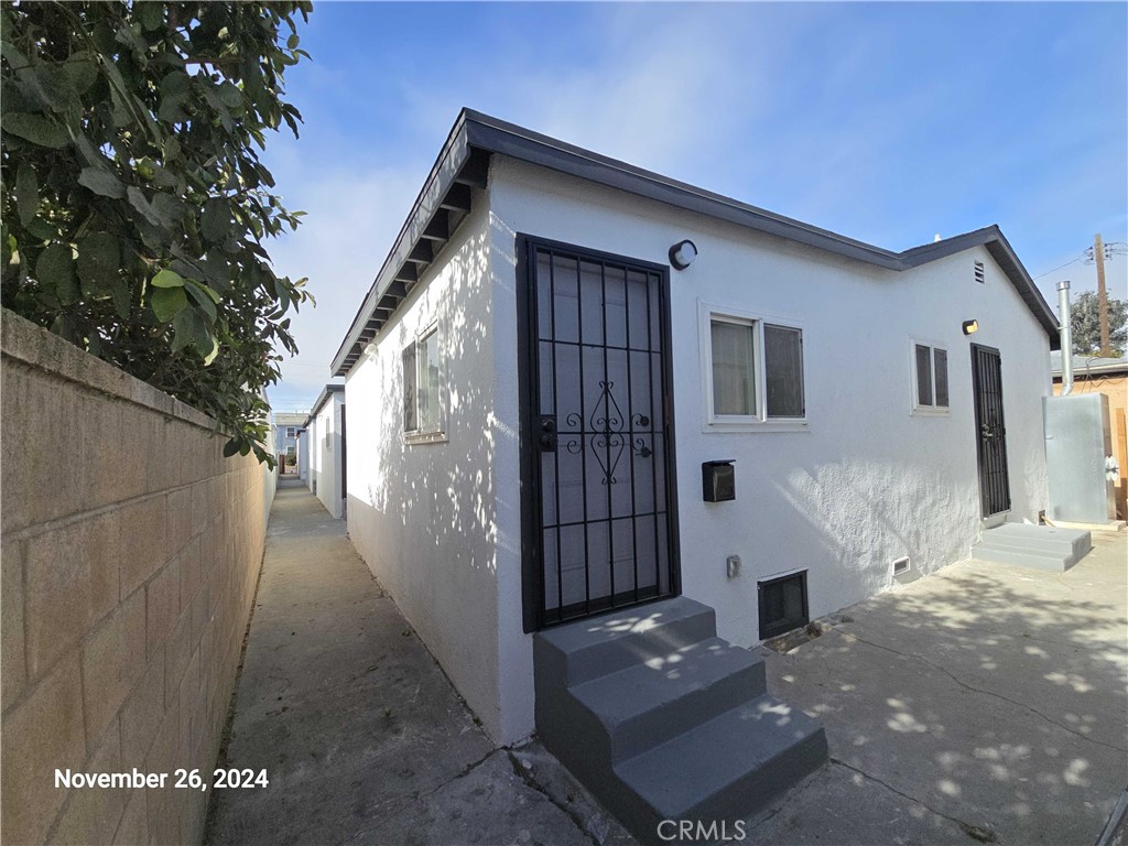 10916 S Inglewood Avenue 10920 Property Photo