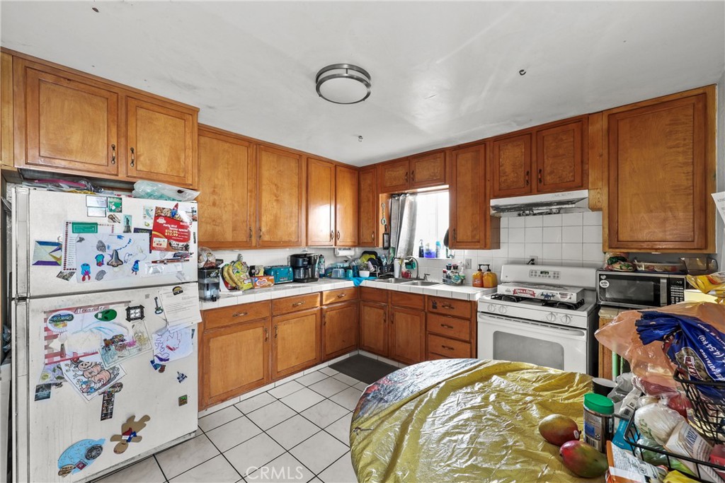 233 E Fremont Property Photo 5