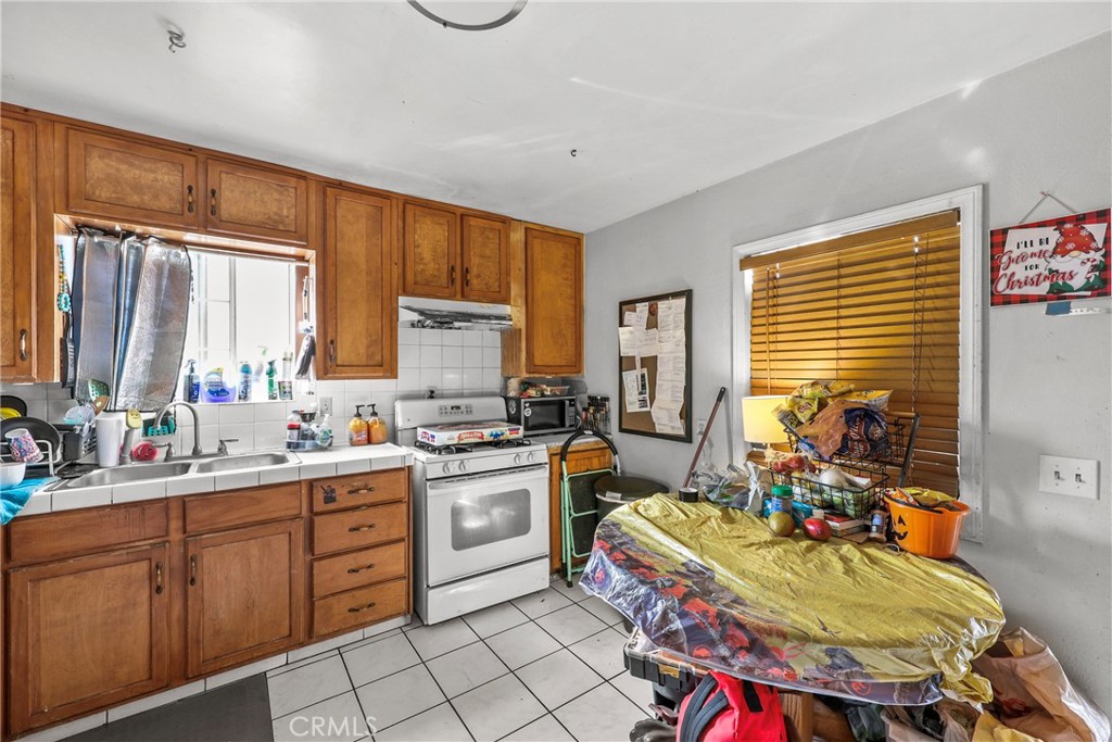 233 E Fremont Property Photo 6