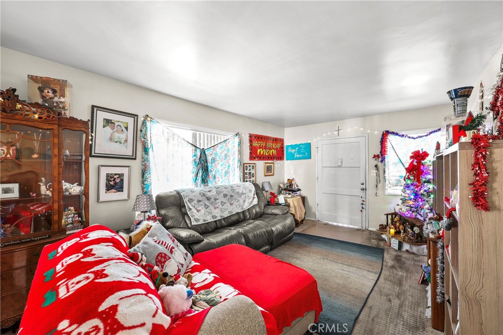 233 E Fremont Property Photo 18