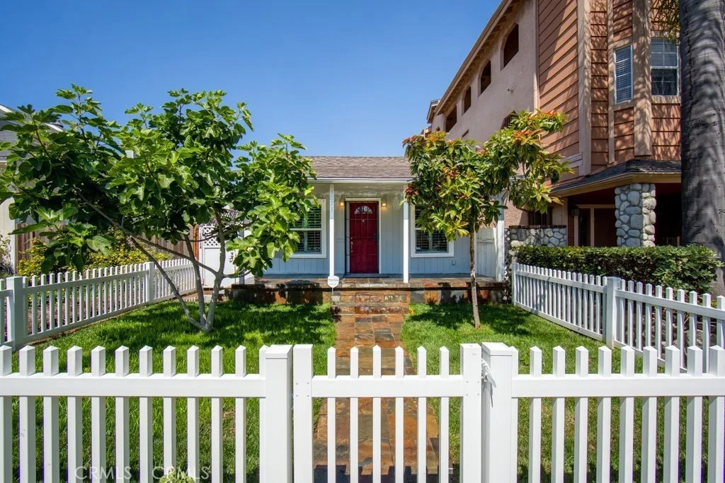 1071 Newport Avenue Property Photo 2