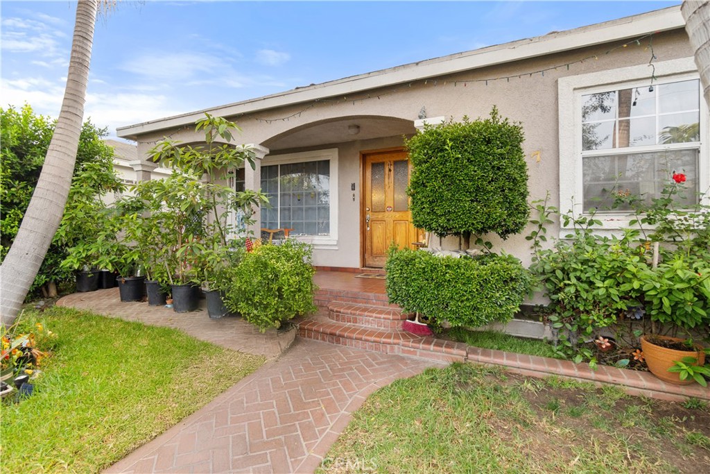 1517 Simmons Avenue Property Photo 1
