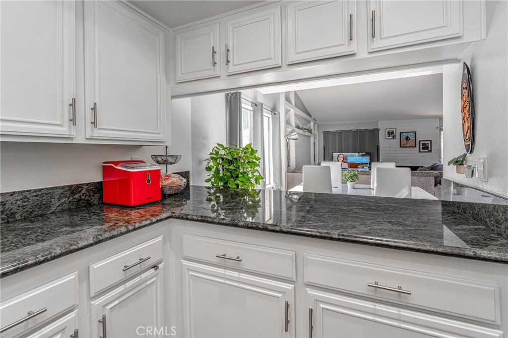 26212 Rainbow Glen Drive Property Photo 18