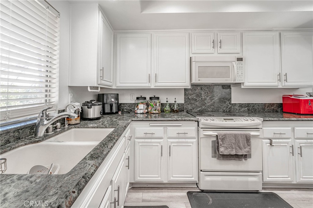 26212 Rainbow Glen Drive Property Photo 19