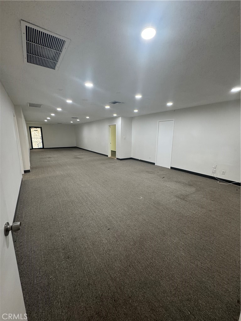 12211 Front Street Property Photo 6