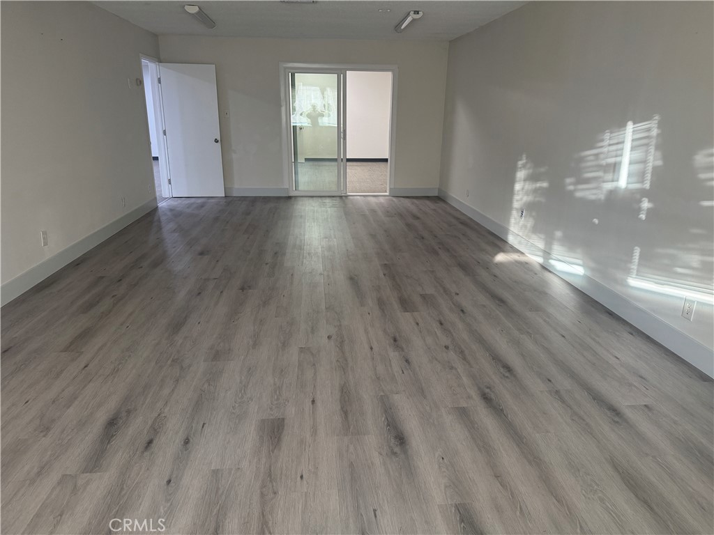 12211 Front Street Property Photo 9