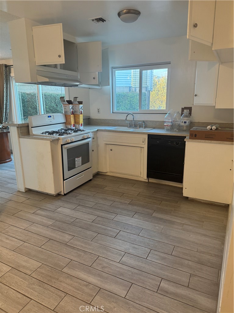 12211 Front Street Property Photo 15