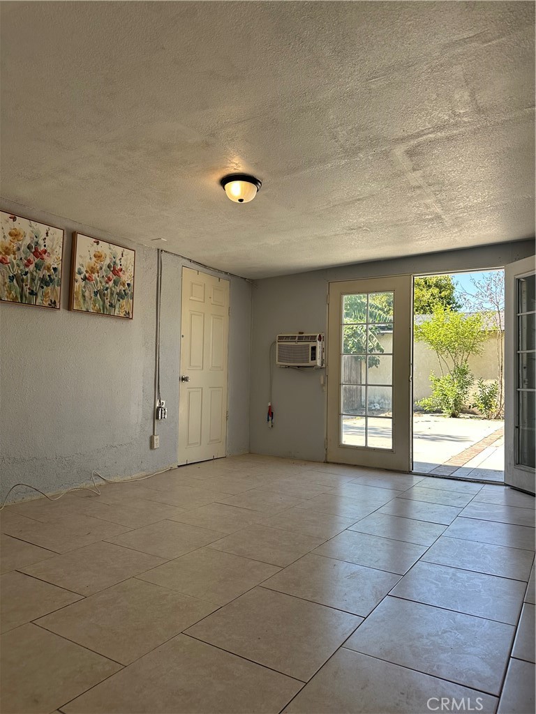 1917 E 61st Property Photo 17