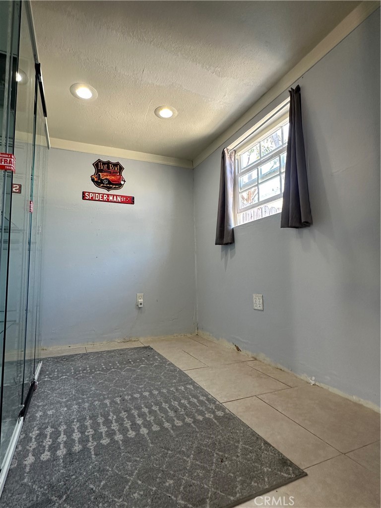 1917 E 61st Property Photo 23