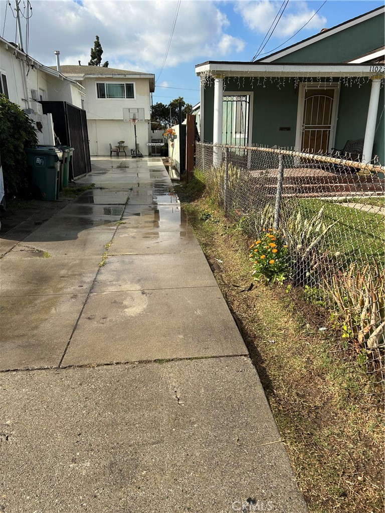 11031 Eastwood Avenue Property Photo 2