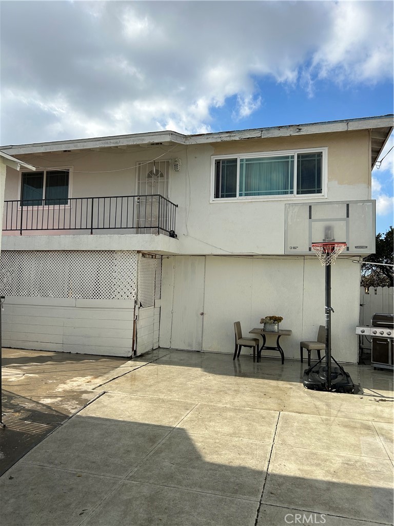 11031 Eastwood Avenue Property Photo 4