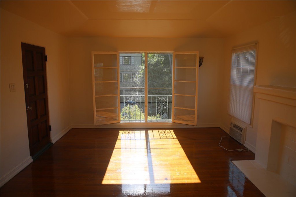 4253 Franklin Avenue Property Photo 9