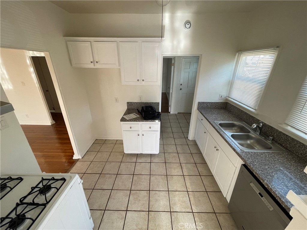 4253 Franklin Avenue Property Photo 28
