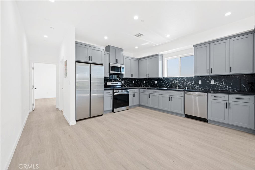 1525 Ricardo Street Property Photo 2