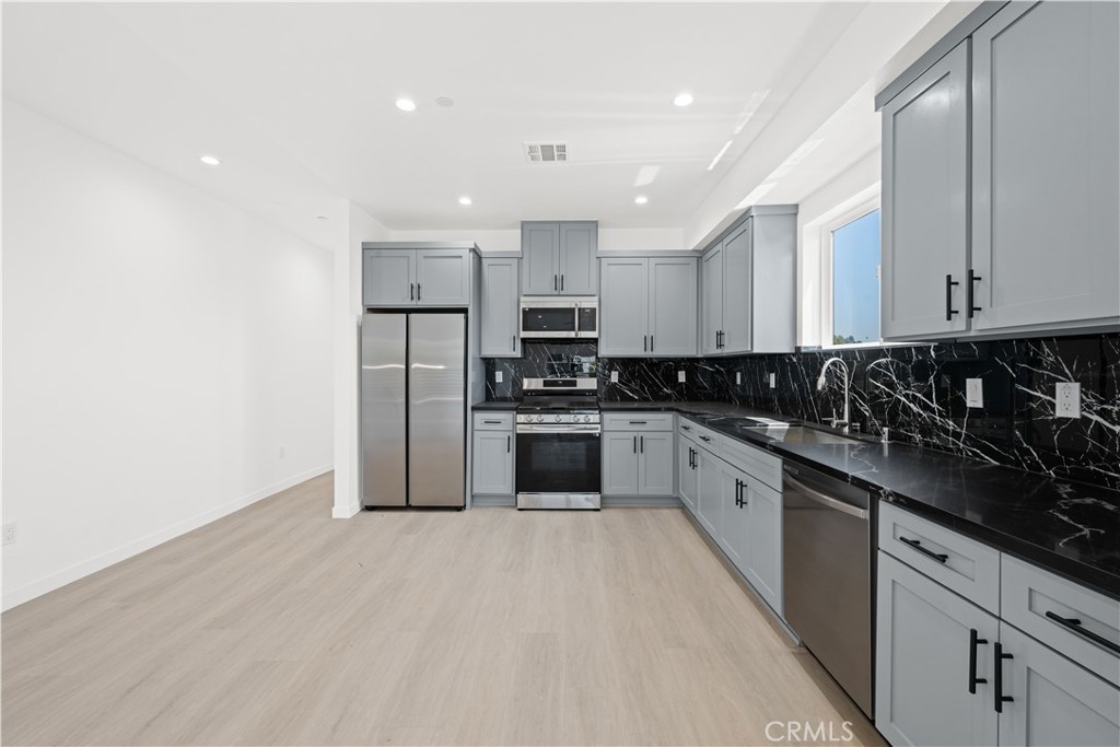 1525 Ricardo Street Property Photo 3