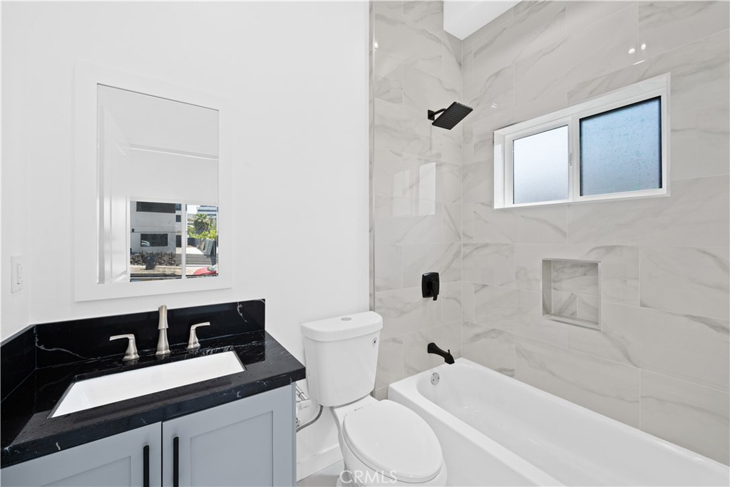 1525 Ricardo Street Property Photo 4