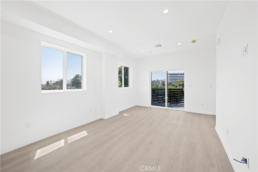 1525 Ricardo Street Property Photo 9