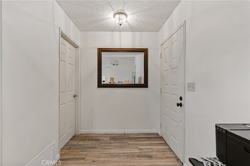 2906 Summer Set Circle Property Photo 7