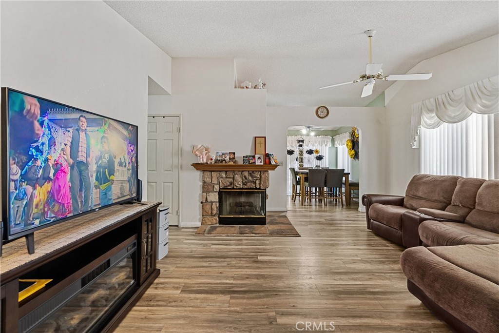 2906 Summer Set Circle Property Photo 9