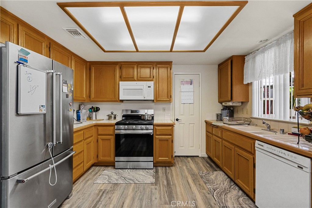 2906 Summer Set Circle Property Photo 13