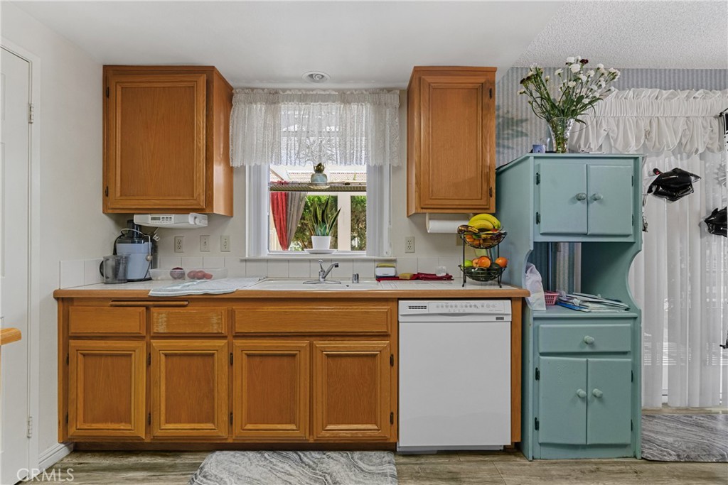 2906 Summer Set Circle Property Photo 14