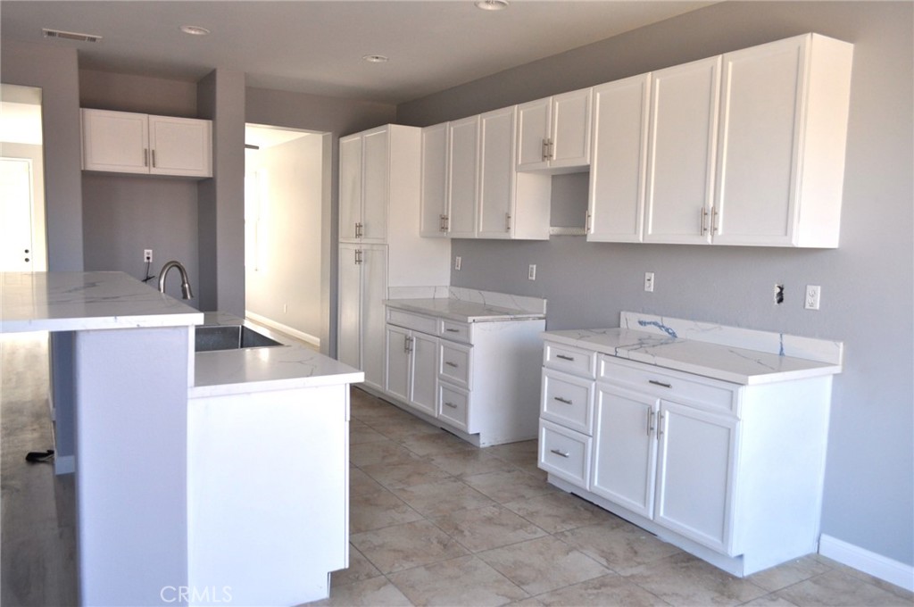 8770 Westwood Avenue Property Photo 5