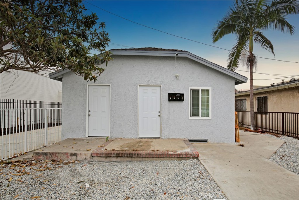 2514 Clarendon Avenue Property Photo 3